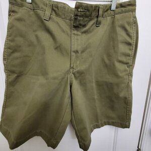 Eddie Bauer Relaxed Fit Flat Front Khaki Shorts Size W35 Olive Men’s 9” Inseam